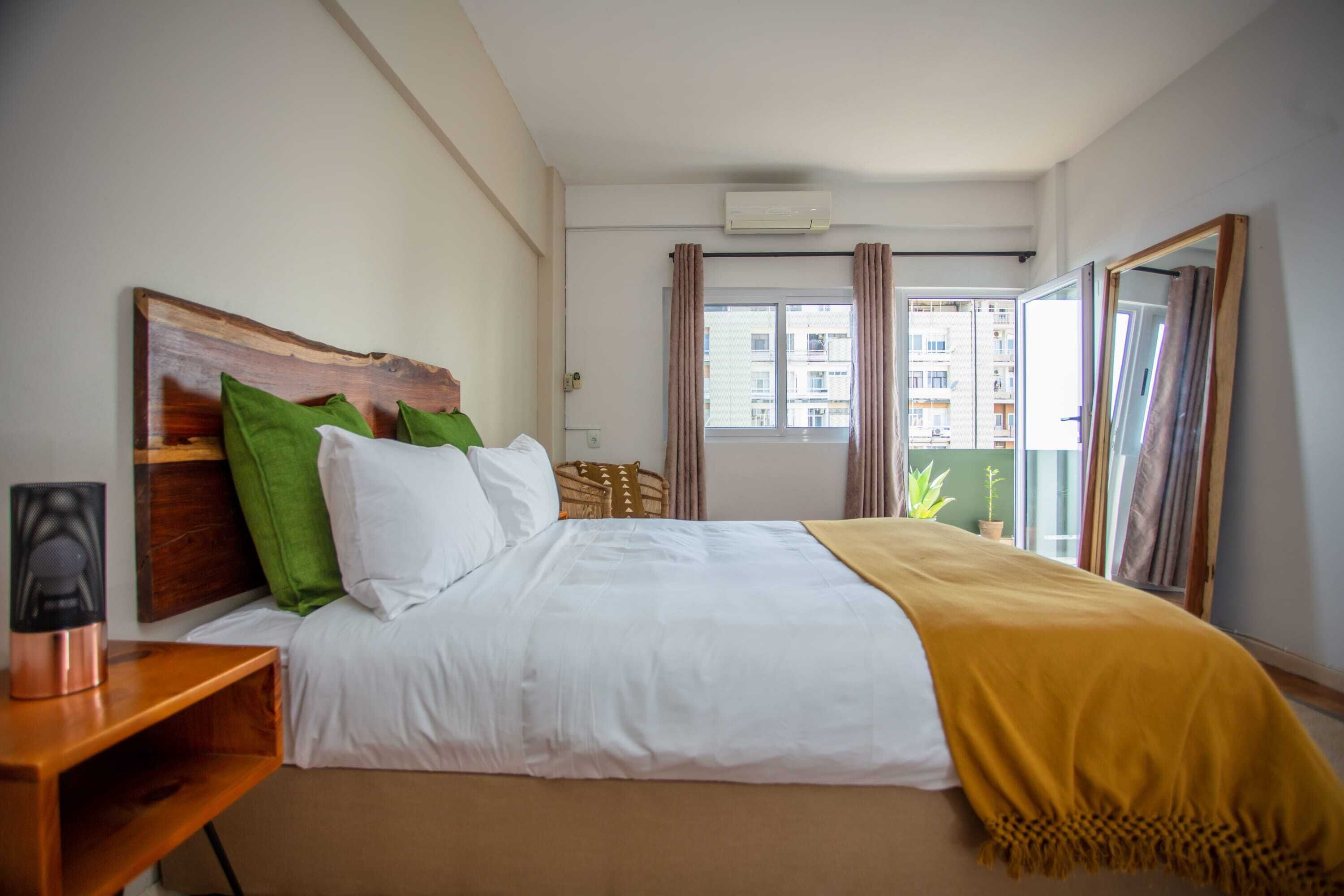 2 bedrooms, desk, iron/ironing board, WiFi