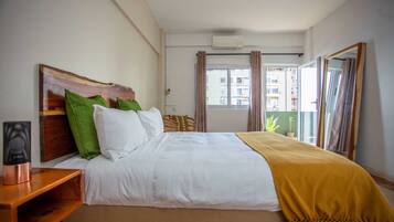 2 bedrooms, desk, iron/ironing board, WiFi