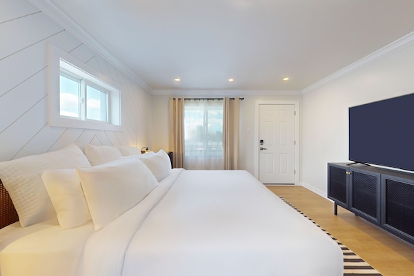 Individualmente mobiliados, Wi-Fi de cortesia, roupa de cama