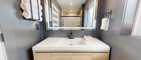 Signature Room, 2 Double Beds | Bathroom