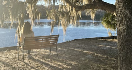 St. Johns River Cabin (Pet Friendly)