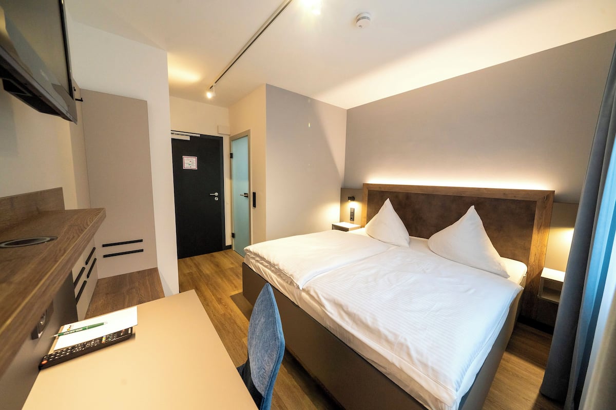 Tweepersoonskamer | 1 slaapkamer, een bureau, verduisterende gordijnen, gratis wifi