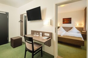 Suite junior | Escritorio, cortinas opacas, wifi gratis y ropa de cama