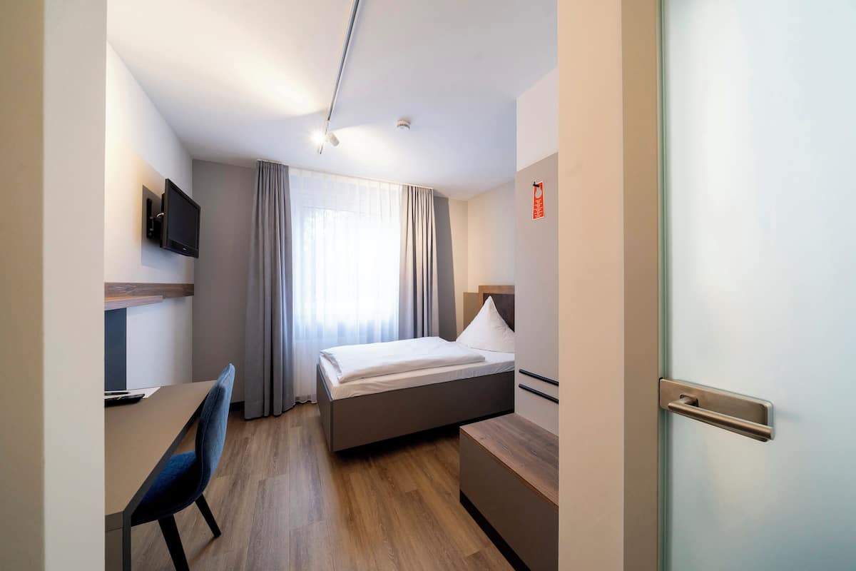 Eenpersoonskamer | 1 slaapkamer, een bureau, verduisterende gordijnen, gratis wifi