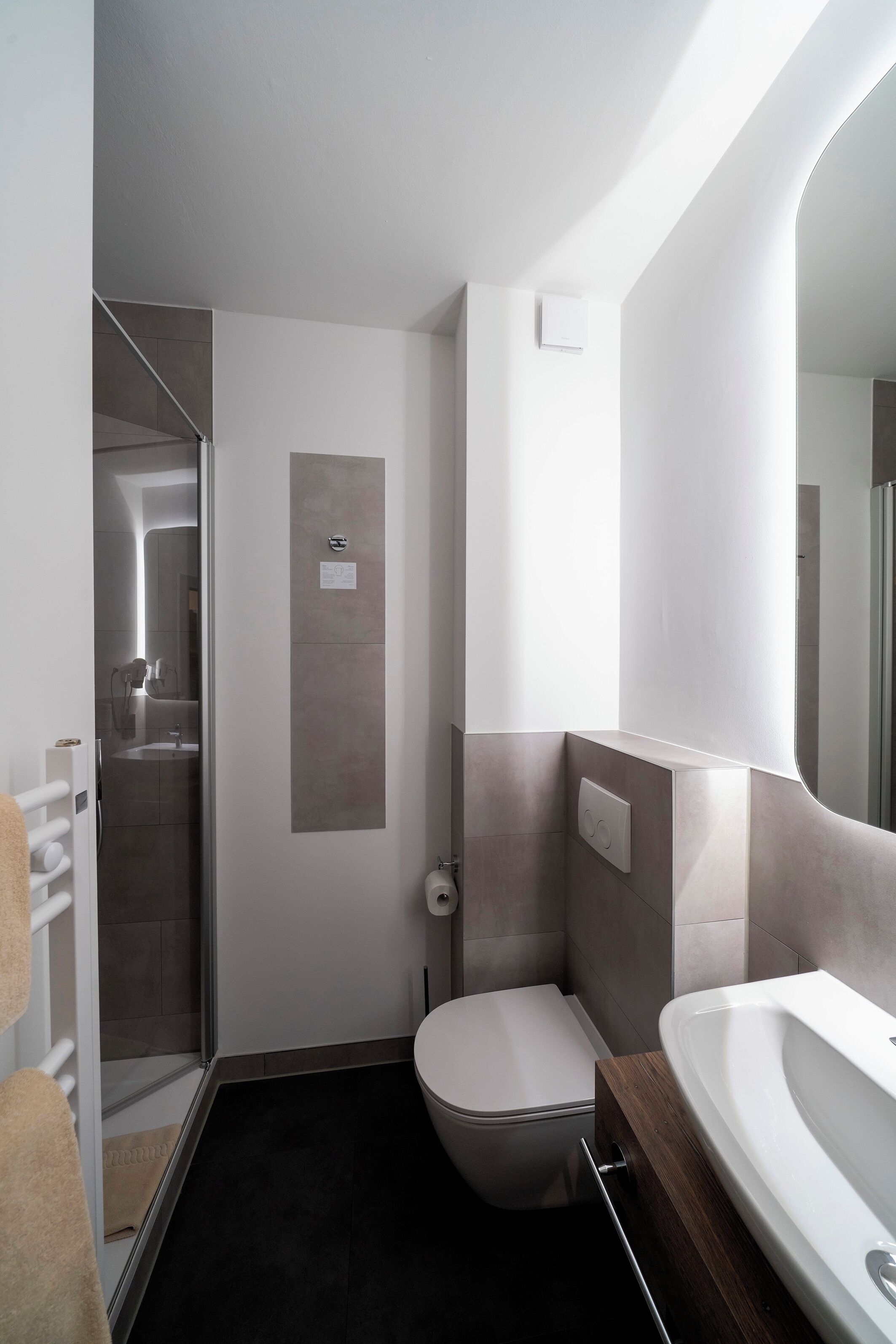 Single Room | Bathroom | Shower, hair dryer, towels, soap