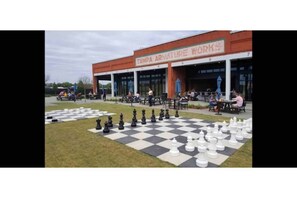 Outdoor dining - Anchor way (Tampa)