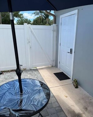 Terrace/patio - Anchor way (Tampa)