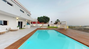 Piscine extérieure, piscine chauffée