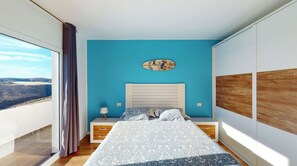 6 dormitorios, tabla de planchar con plancha, wifi y ropa de cama