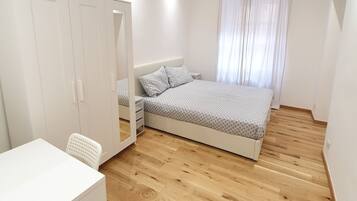 2 Schlafzimmer, Verdunkelungsvorhänge, Bügeleisen/Bügelbrett