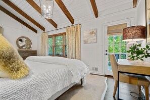 3 bedrooms, desk, travel crib, free WiFi