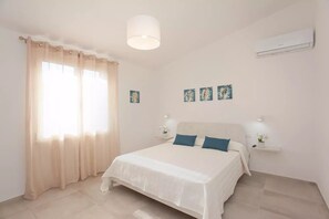 2 Schlafzimmer, Schreibtisch, Bügeleisen/Bügelbrett, Reisekinderbett