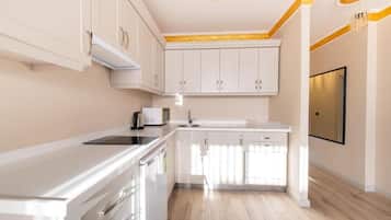 Presidential Apartment | Private kitchen | Fridge, microwave, stovetop, dishwasher