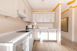 Departamento presidencial | Cocina privada | Refrigerador, microondas, parrilla de estufa y lavavajillas 