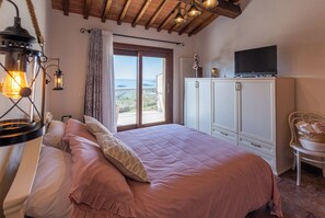 1 bedroom, free WiFi - Dusty- Room with terrace with breathtaking lake view (Passignano sul Trasimeno)