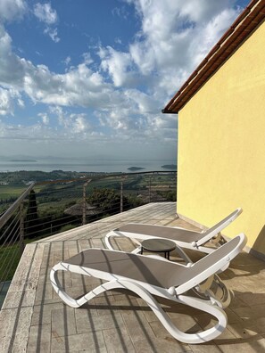 Terrace/patio - Dusty- Room with terrace with breathtaking lake view (Passignano sul Trasimeno)