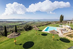 Pool - Dusty- Room with terrace with breathtaking lake view (Passignano sul Trasimeno)