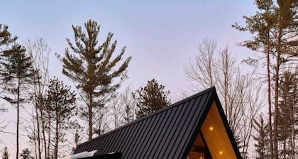 *NEW* Luxury A-Frame by Sunday River w/ hot tub