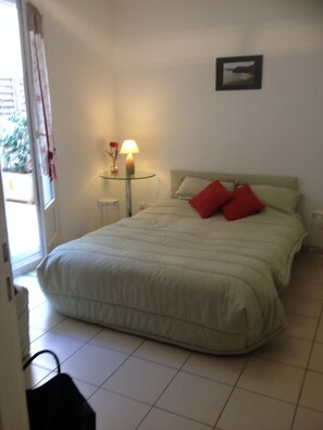 1 chambre, fer et planche à repasser, lit parapluie, Wi-Fi gratuit