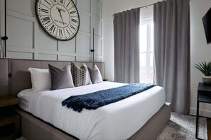 4 Schlafzimmer, Schreibtisch, Bügeleisen/Bügelbrett, WLAN