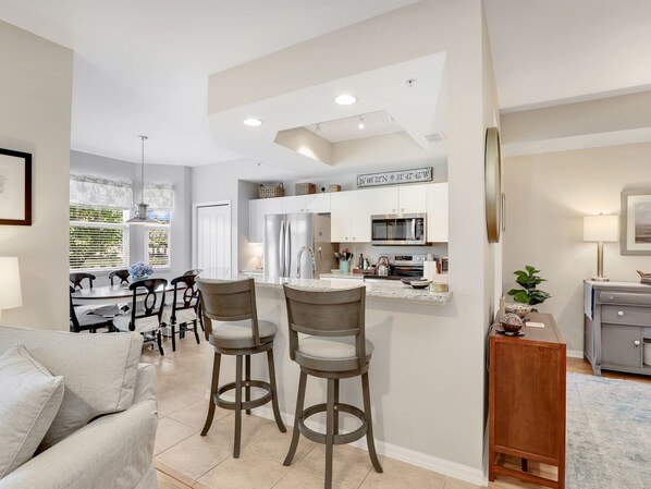 Interior - Beautiful, bright & sunny! Cypress Woods Golf, Pickleball, Tennis & more! (Naples)