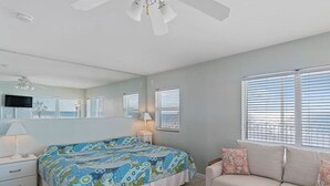 Room - Second Floor Corner Efficiency Beachfront Retreat (N Redington Beach)