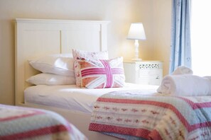 2 slaapkamers, een strijkplank/strijkijzer, reisbedje, wifi