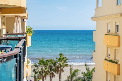 2-Bedroom Apartment with Direct Beach Access & Private Parking – Estepona