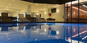 Indoor pool - Axil Hotel (Dakar)