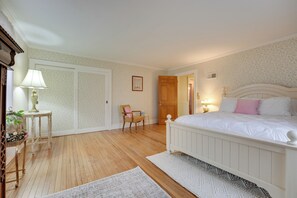 4 Schlafzimmer, Schreibtisch, kostenloses Internet, Bettwäsche