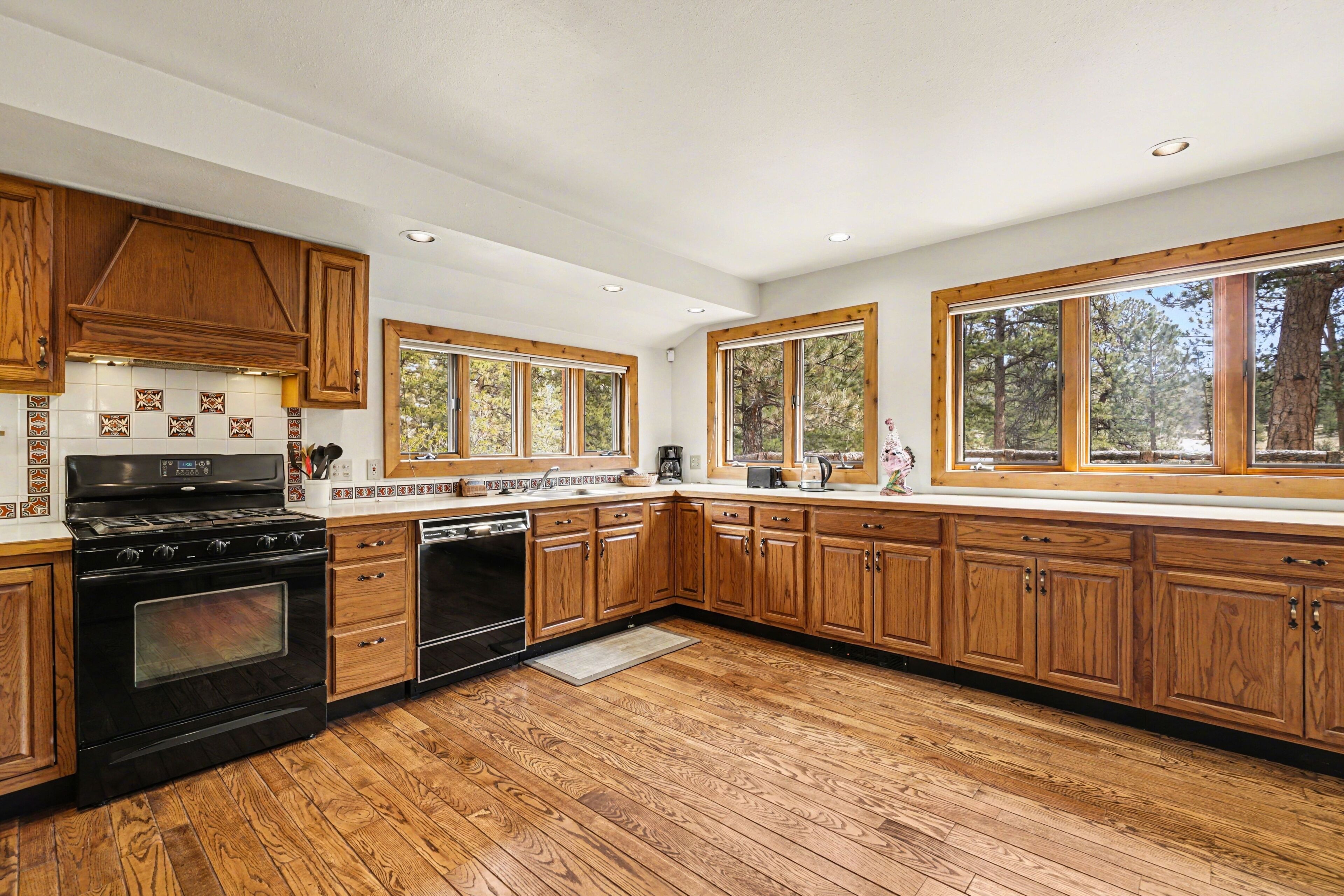 House, 4 Bedrooms | Private kitchen | Fridge, oven, coffee/tea maker, electric kettle