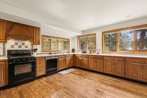 House, 4 Bedrooms | Private kitchen - Historical Crocker Ranch - Coach House #22-zone3270 4 Bedroom Home by RedAwning (Estes Park)
