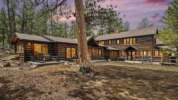 House, 4 Bedrooms | Exterior