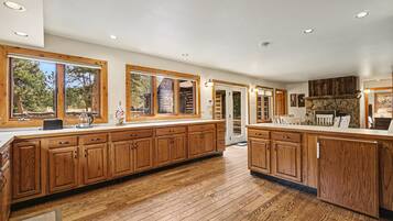 House, 4 Bedrooms | Interior