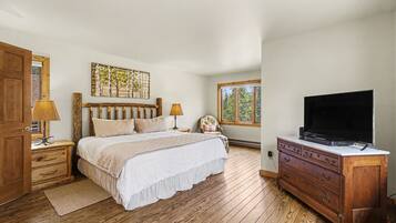 4 bedrooms, laptop workspace, iron/ironing board, free WiFi
