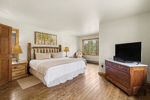 House, 4 Bedrooms - Historical Crocker Ranch - Coach House #22-zone3270 4 Bedroom Home by RedAwning (Estes Park)