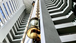 Exterior detail - Fantastic and completely updated direct ocean front condo at the Caribbean (Daytona Beach Shores)