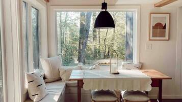 TV, fireplace, Netflix, streaming services