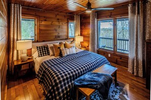 3 makuuhuonetta, työpöytä, ilmainen Wi-Fi, vuodevaatteet