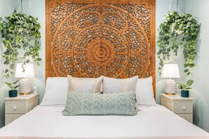 7 Schlafzimmer, Schreibtisch, Bügeleisen/Bügelbrett, WLAN