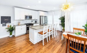 冰箱、微波炉、烤箱、炉灶