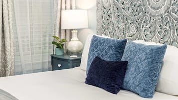 3 quartos, escrivaninha, ferros/tábuas de passar roupa