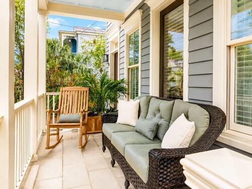 Peaceful Porch • Parking • Walk to King St!