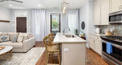 Peaceful Porch • Parking • Walk to King St!