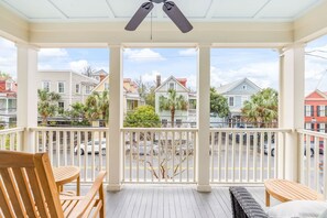Property grounds - Private Balcony • 2 Living Rooms • Walk to King St (Charleston)