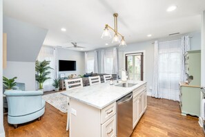 Interior - Private Balcony • 2 Living Rooms • Walk to King St (Charleston)