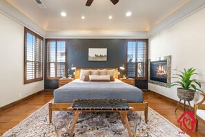 6 chambres, bureau, fer et planche à repasser, lit de bébé portatif