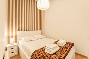 1 chambre, fer et planche à repasser, accès au Wi-Fi (inclus)