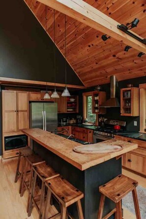 Fridge, microwave, oven, stovetop - Private Getaway by Sunday River with hot tub (Bethel)