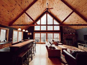 Smart TV, fireplace, video games, Netflix - Private Getaway by Sunday River with hot tub (Bethel)